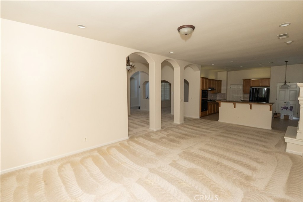 8185 Lakeshore Dr, Chowchilla, CA 93610