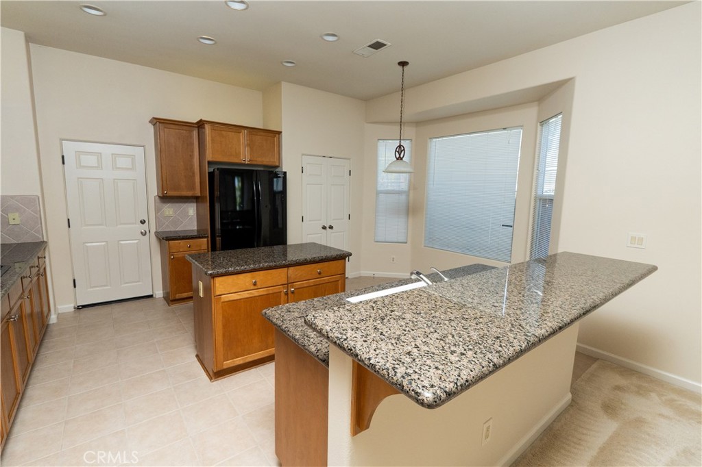 8185 Lakeshore Dr, Chowchilla, CA 93610