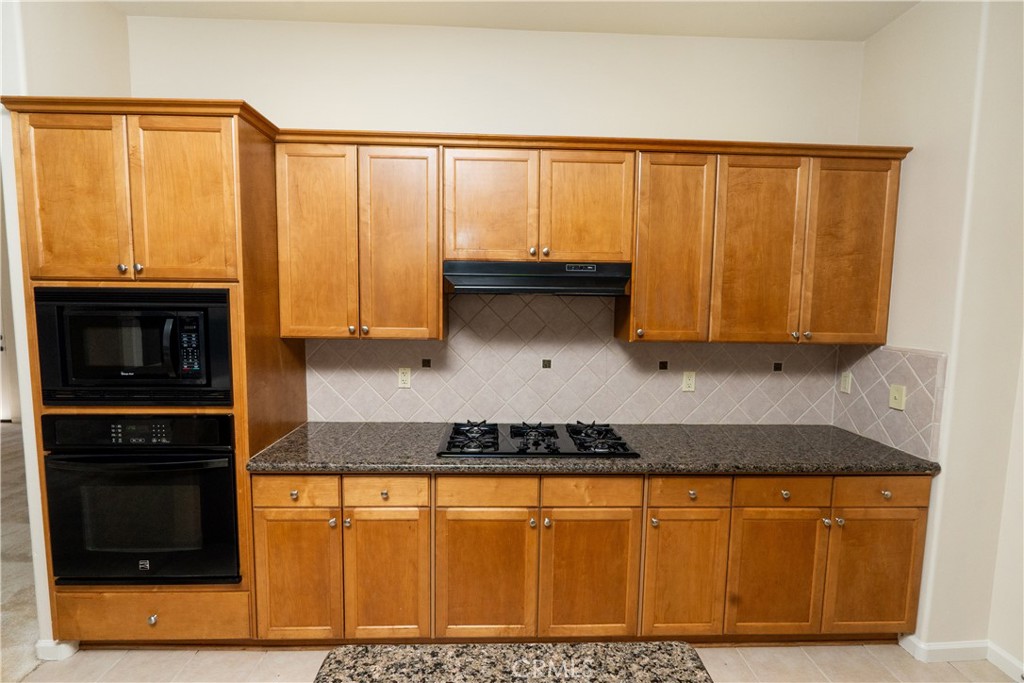 8185 Lakeshore Dr, Chowchilla, CA 93610