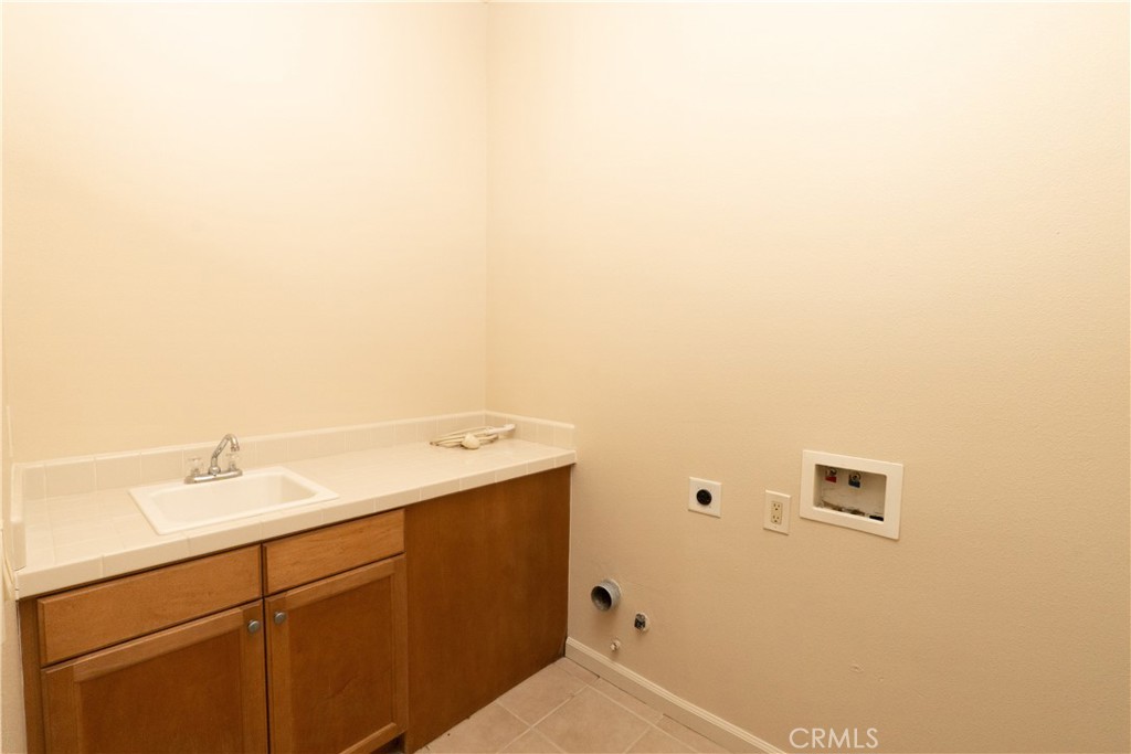 8185 Lakeshore Dr, Chowchilla, CA 93610