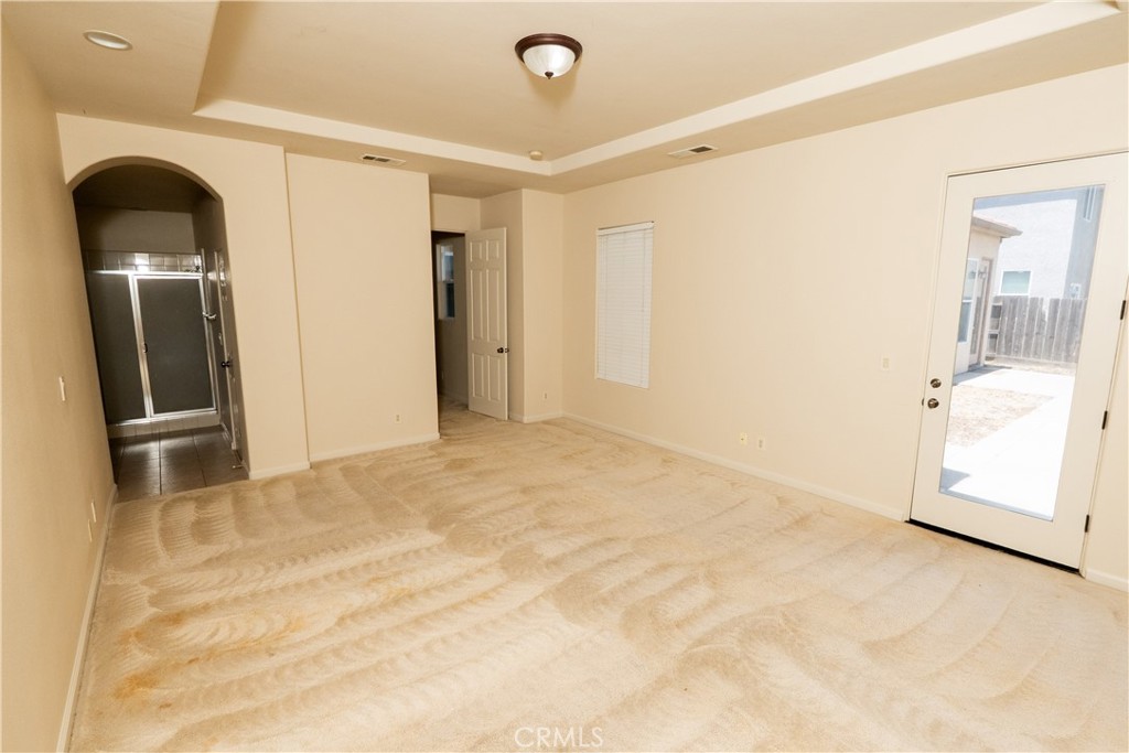 8185 Lakeshore Dr, Chowchilla, CA 93610