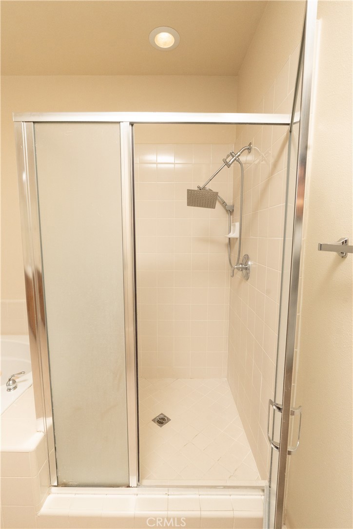 8185 Lakeshore Dr, Chowchilla, CA 93610