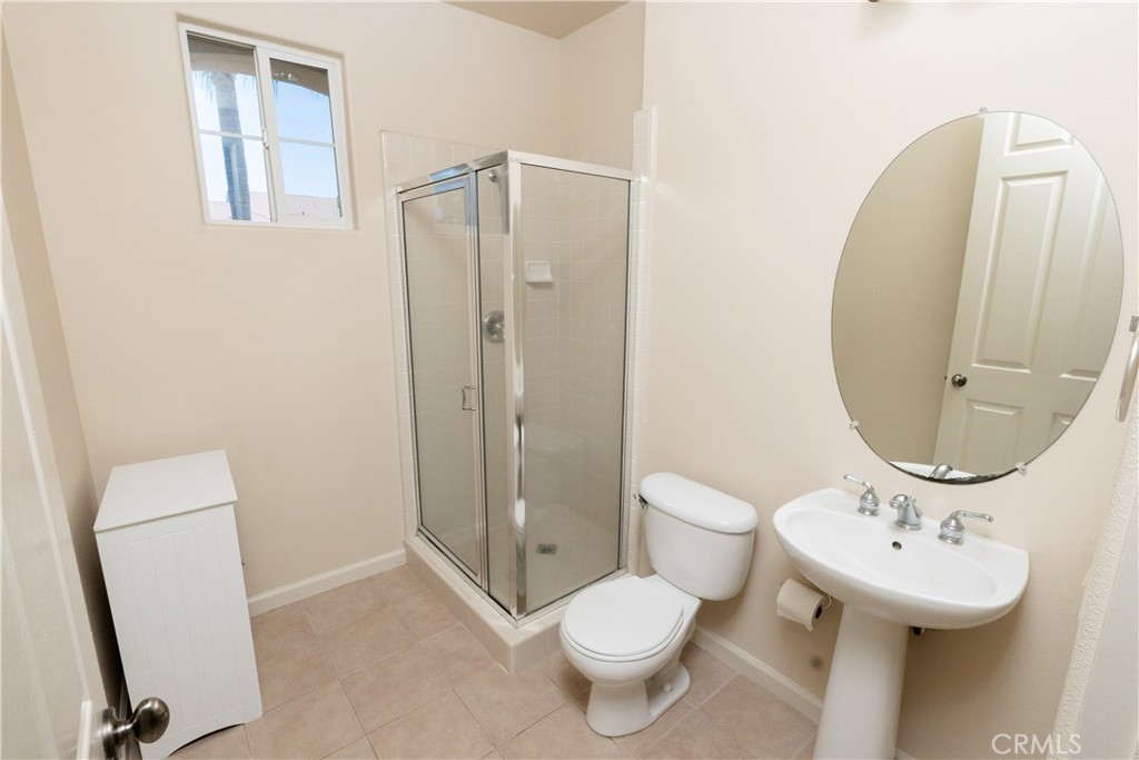 8185 Lakeshore Dr, Chowchilla, CA 93610