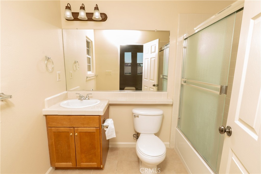 8185 Lakeshore Dr, Chowchilla, CA 93610