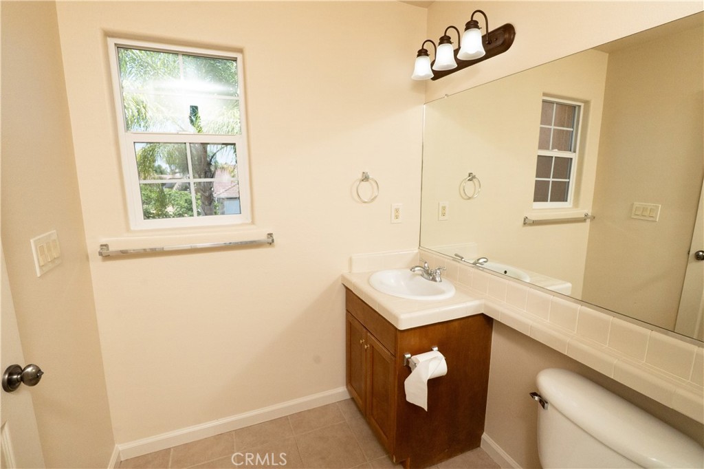 8185 Lakeshore Dr, Chowchilla, CA 93610