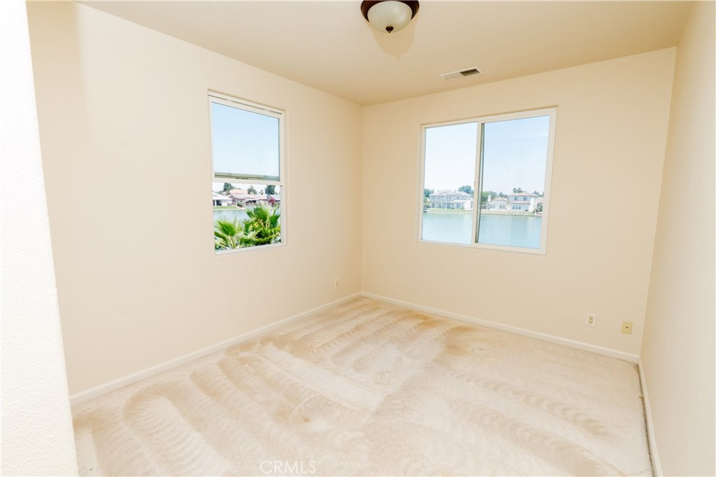 8185 Lakeshore Dr, Chowchilla, CA 93610