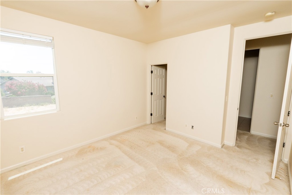 8185 Lakeshore Dr, Chowchilla, CA 93610