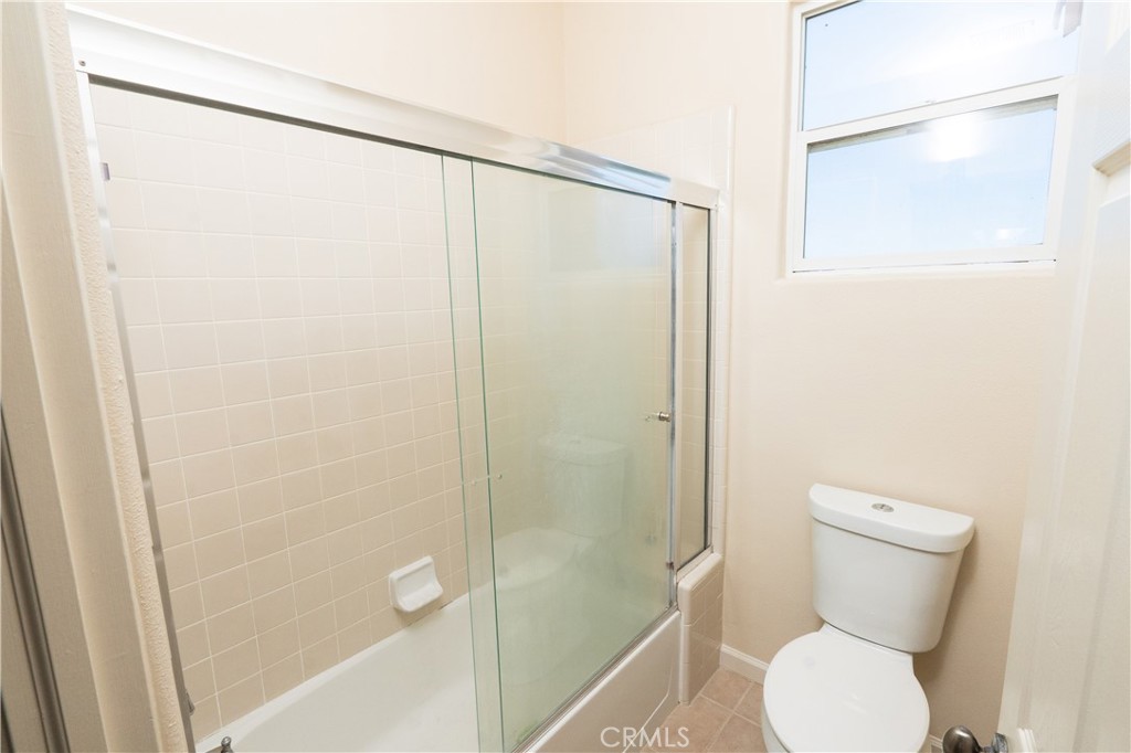 8185 Lakeshore Dr, Chowchilla, CA 93610