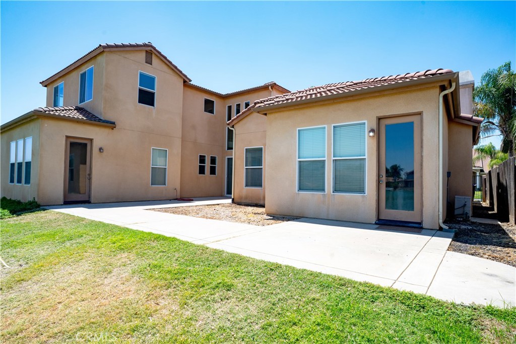 8185 Lakeshore Dr, Chowchilla, CA 93610