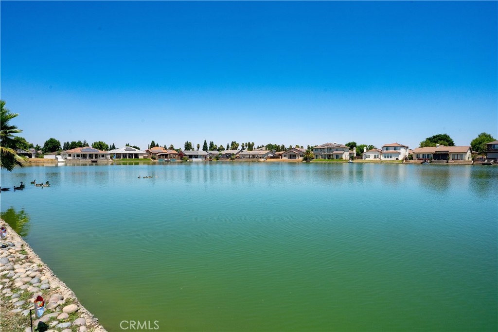 8185 Lakeshore Dr, Chowchilla, CA 93610