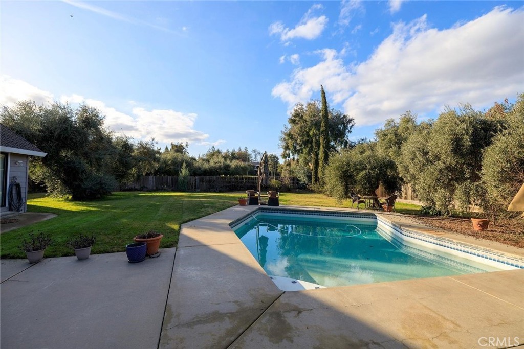 1674 Knoll Ct, Merced, CA 95340