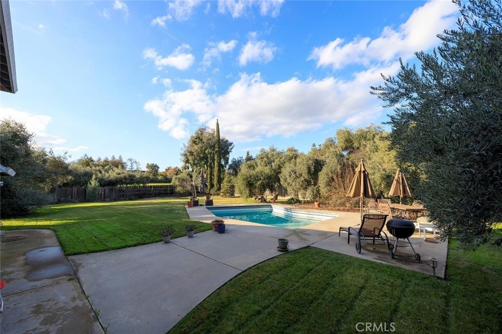 1674 Knoll Ct, Merced, CA 95340