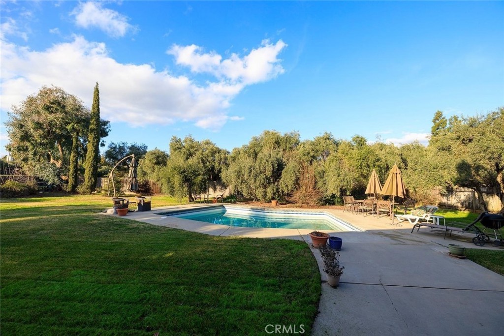 1674 Knoll Ct, Merced, CA 95340