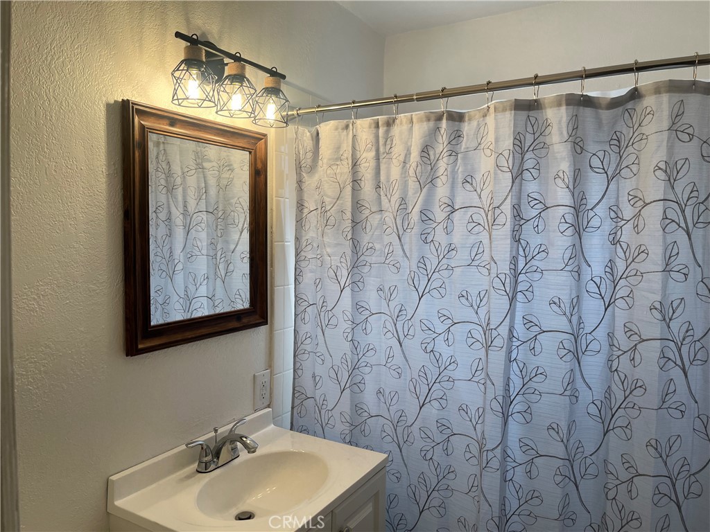 1020 W 24th St, Merced, CA 95340