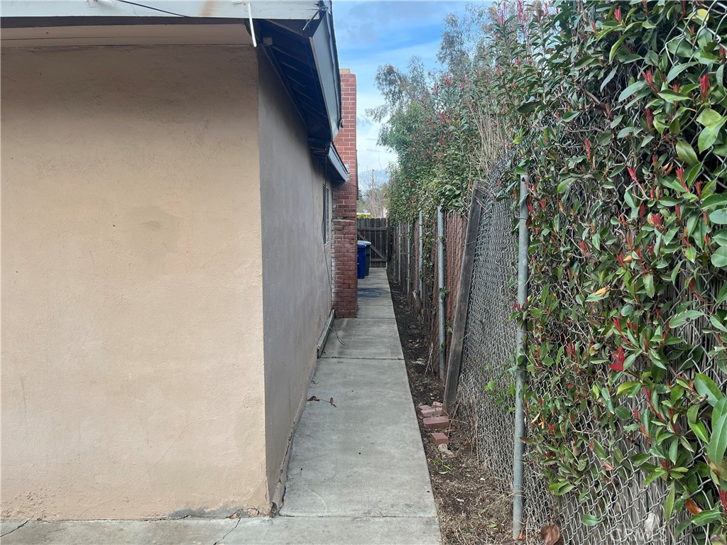 1020 W 24th St, Merced, CA 95340