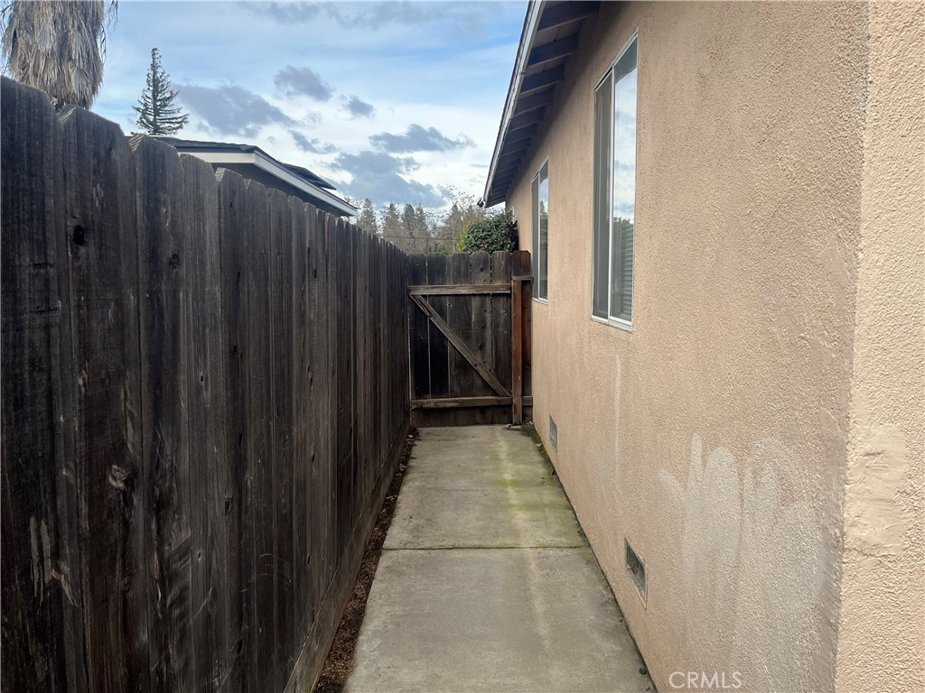 1020 W 24th St, Merced, CA 95340