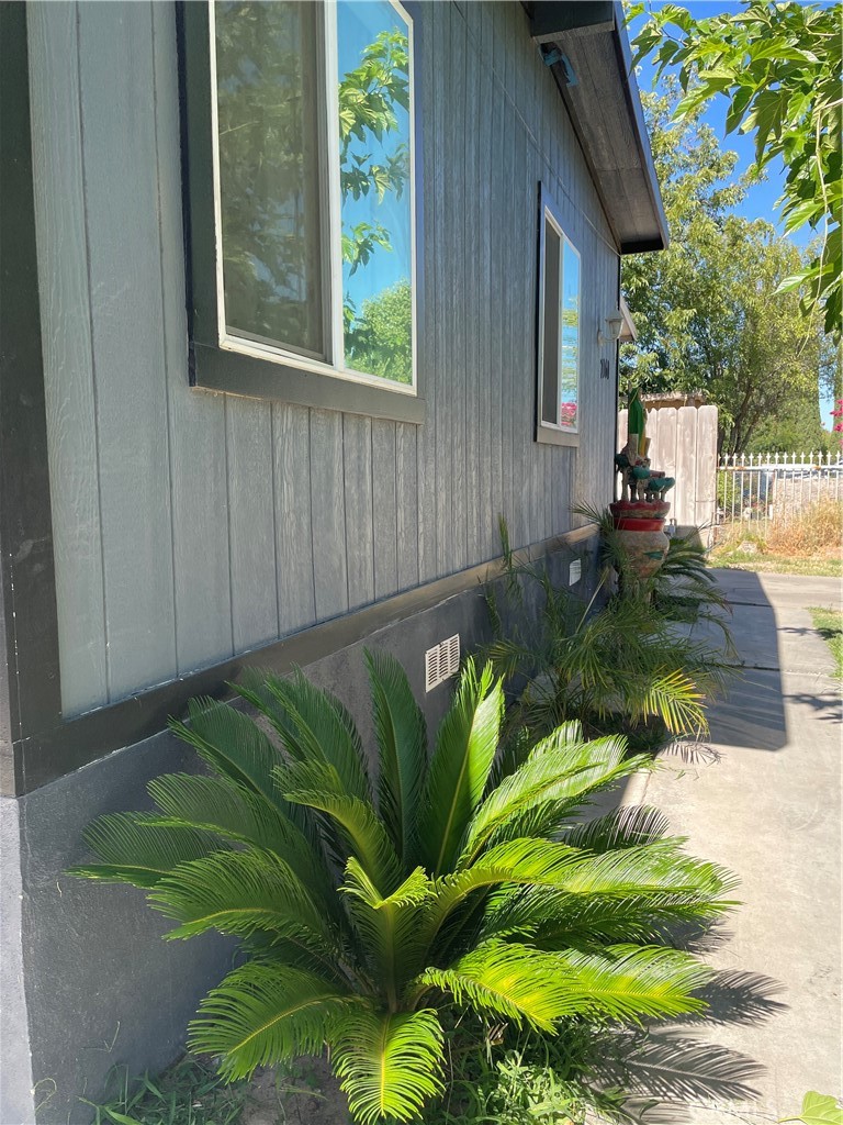 7161 Bobbie Ave, Winton, CA 95301