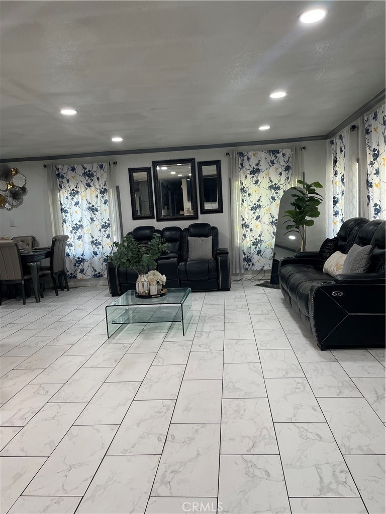 7161 Bobbie Ave, Winton, CA 95301