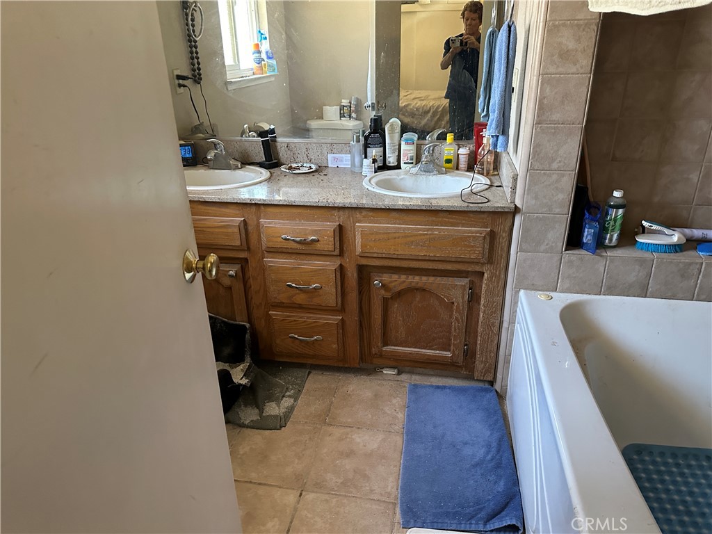 525 E 27th St, Merced, CA 95340