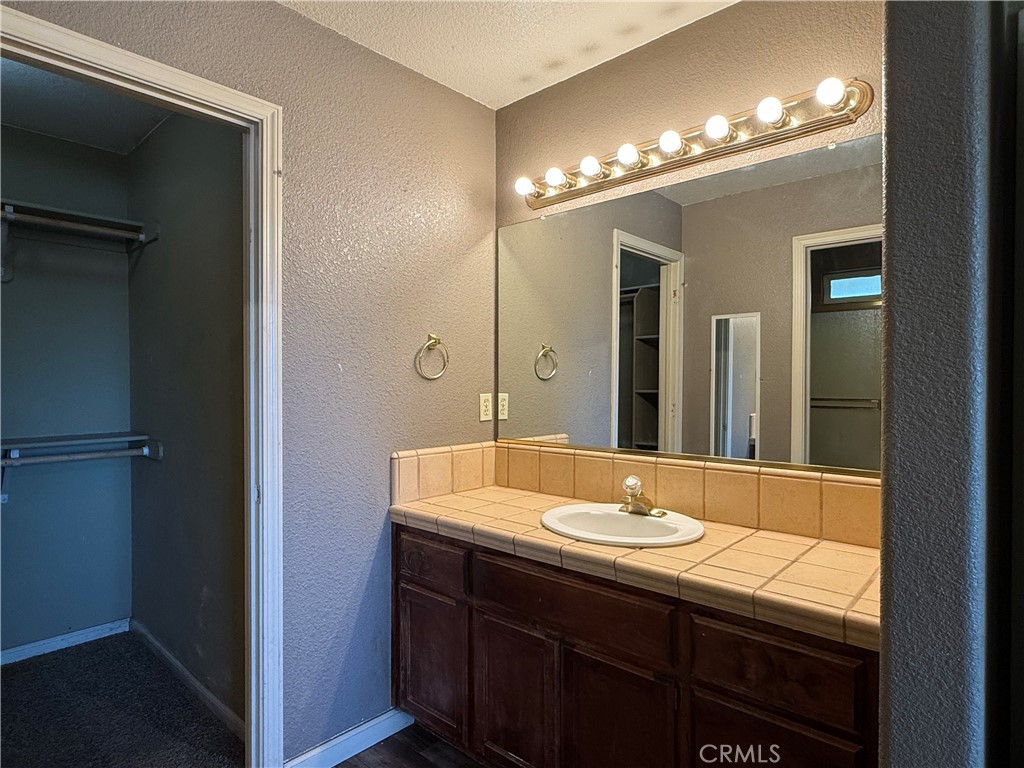 708 Vista Del Rey Dr, Atwater, CA 95301