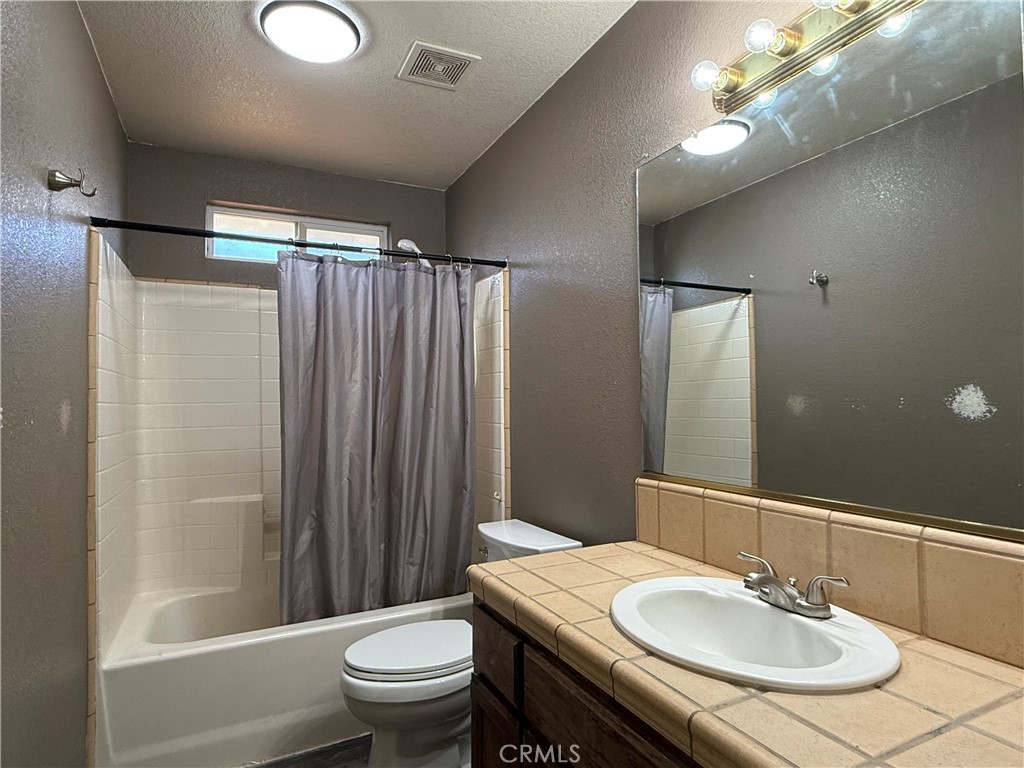 708 Vista Del Rey Dr, Atwater, CA 95301