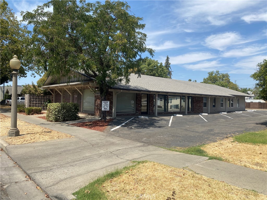 1017 W 18th St, Merced, CA 95340