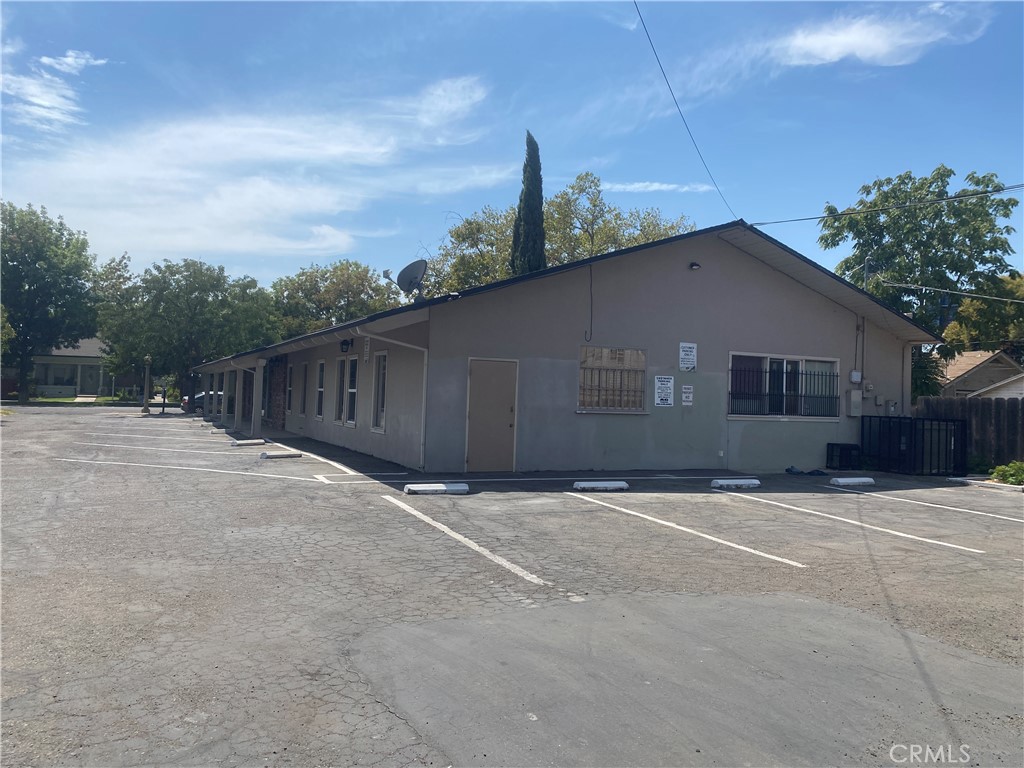 1017 W 18th St, Merced, CA 95340