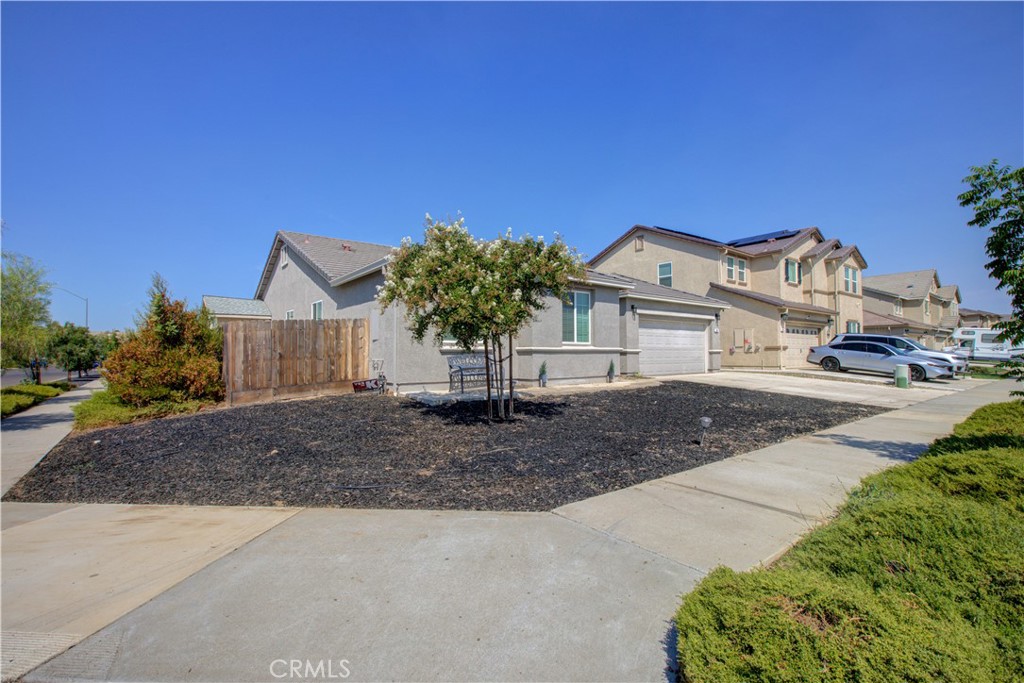 495 Daffodil Dr, Merced, CA 95341