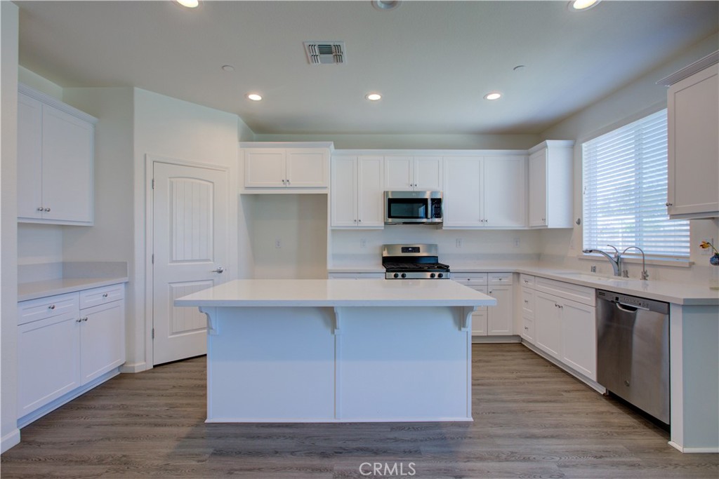 495 Daffodil Dr, Merced, CA 95341