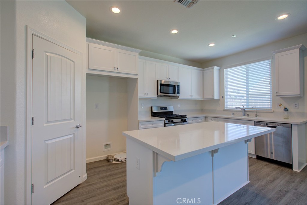 495 Daffodil Dr, Merced, CA 95341