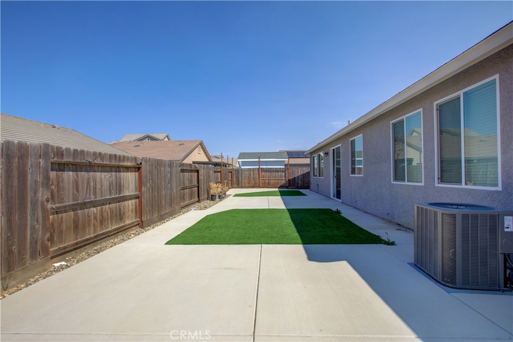 495 Daffodil Dr, Merced, CA 95341