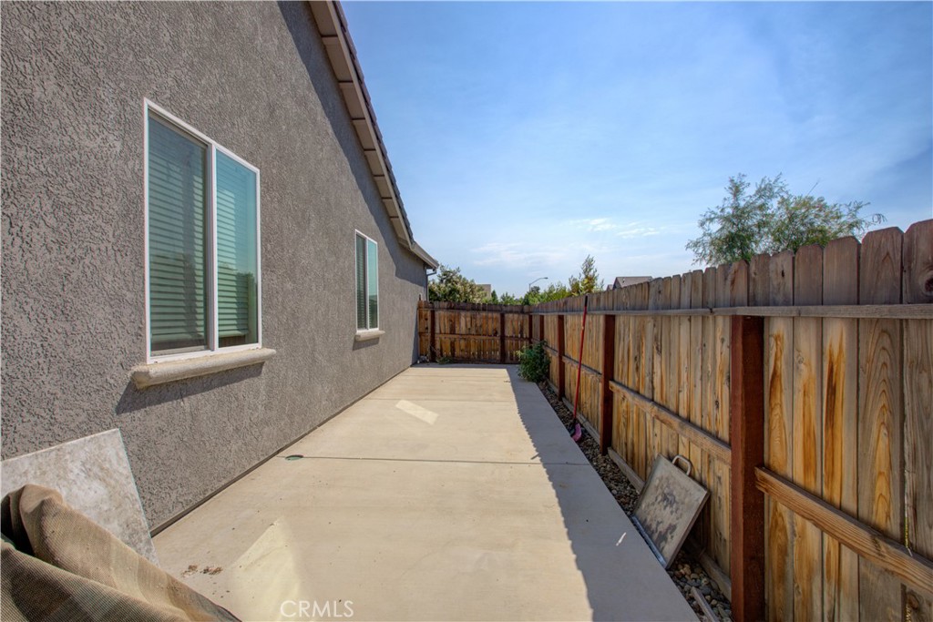 495 Daffodil Dr, Merced, CA 95341