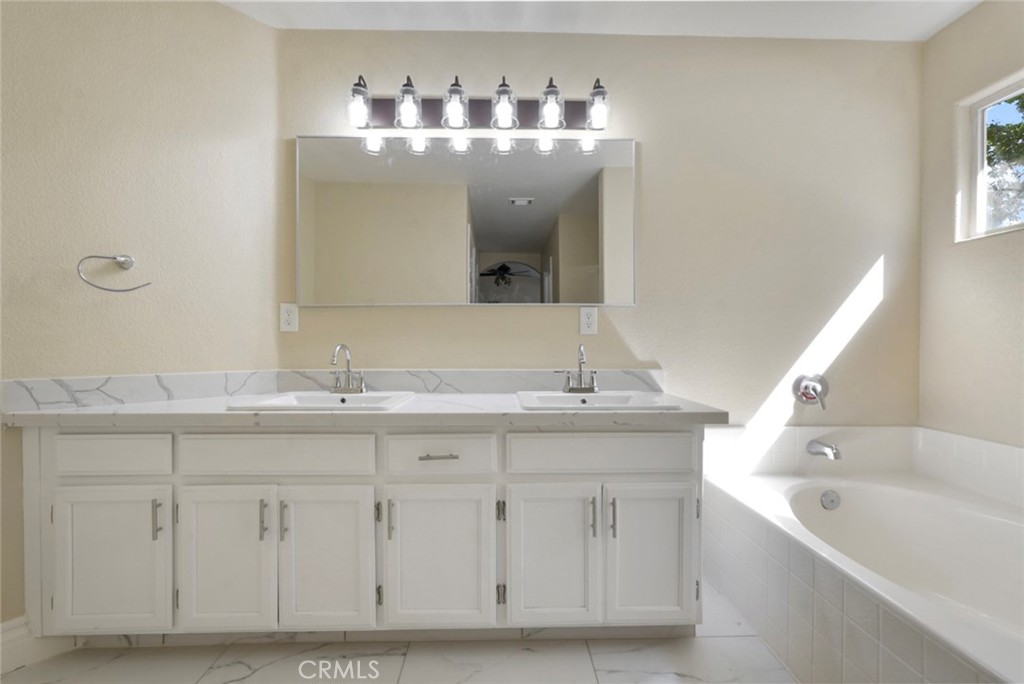 3482 Paseo Verde Ave, Merced, CA 95348