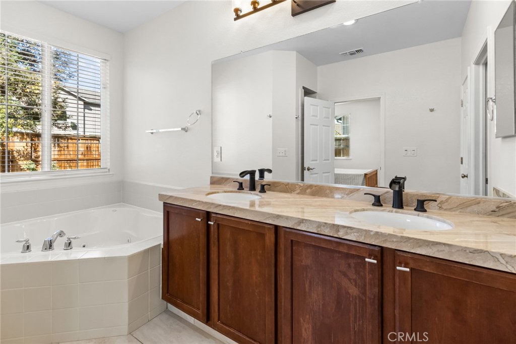 307 Noble Dr, Merced, CA 95348
