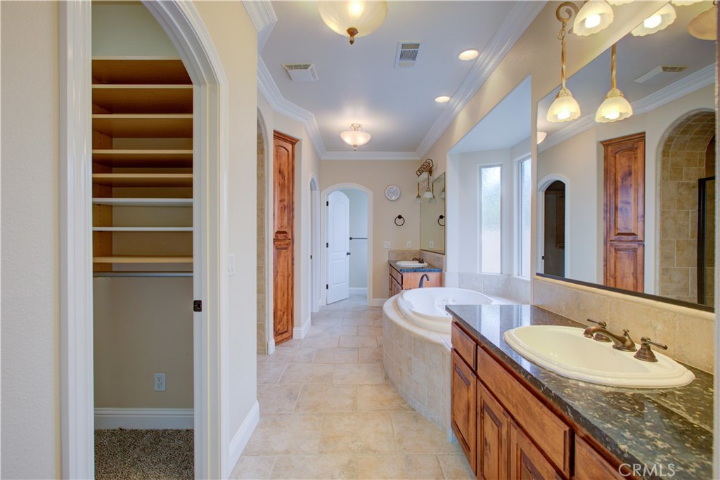 13045 Ridgewood Way, Chowchilla, CA 93610