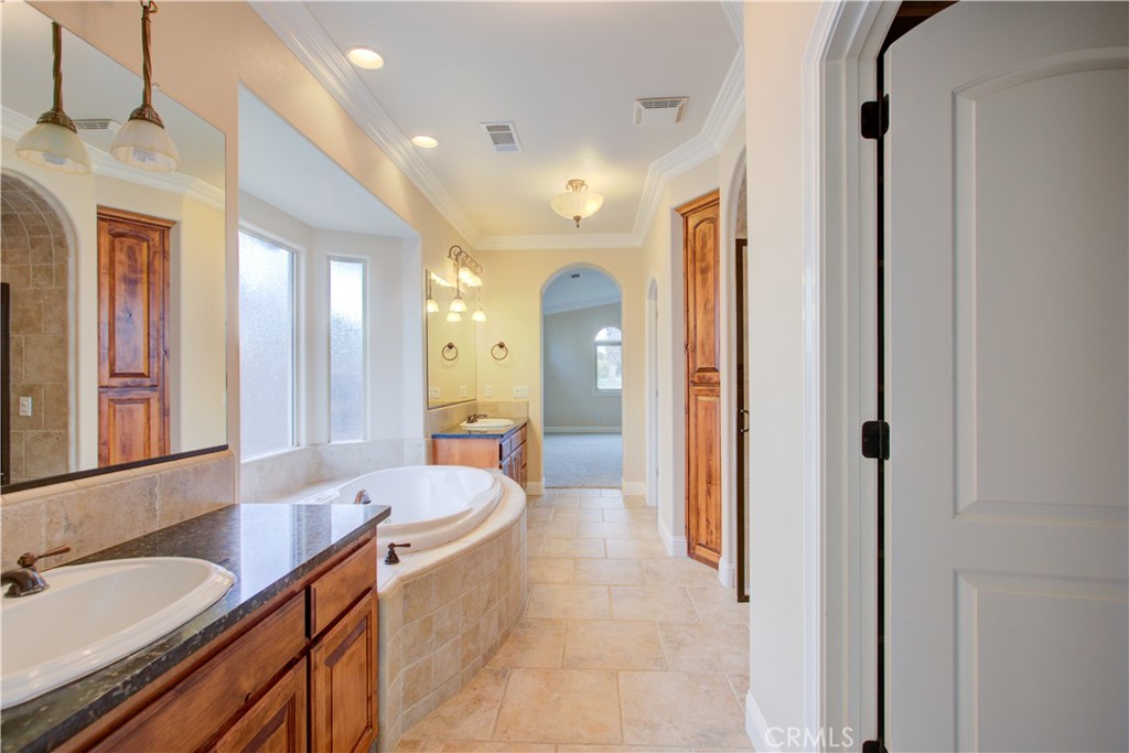 13045 Ridgewood Way, Chowchilla, CA 93610