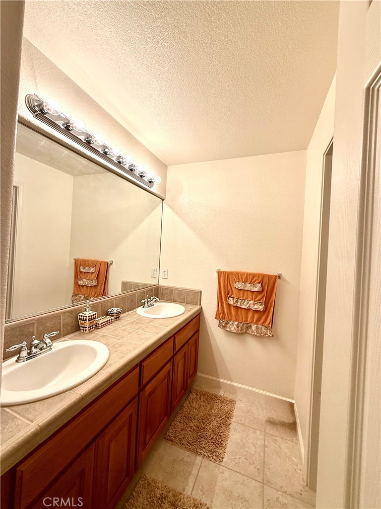 9200 Hunters creek Way, Chowchilla, CA 93610