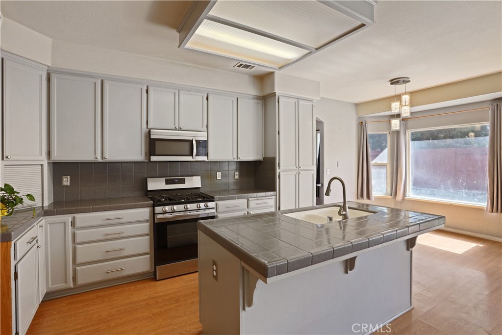 1726 Hastings Dr, Manteca, CA 95336