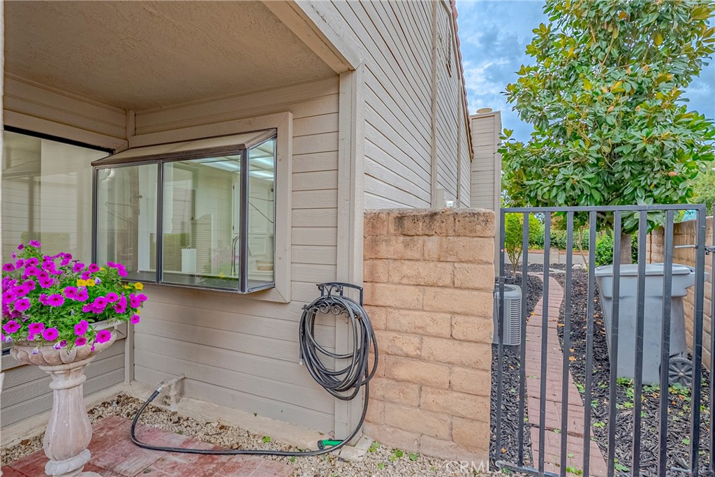 1328 Paseo Redondo Dr, Merced, CA 95348