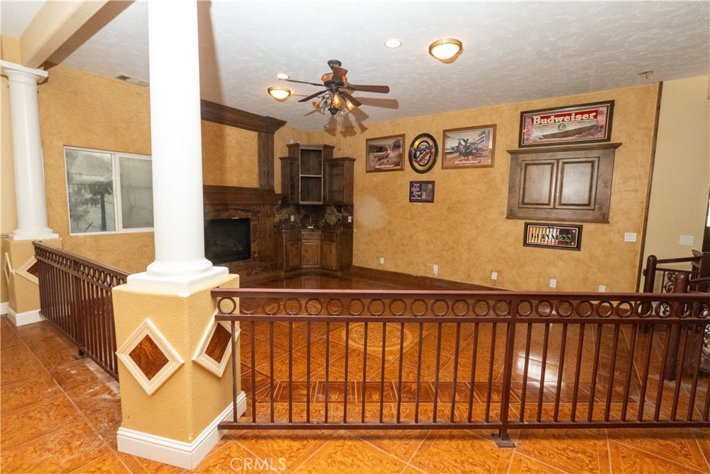 8360 Lakeshore Dr, Chowchilla, CA 93610