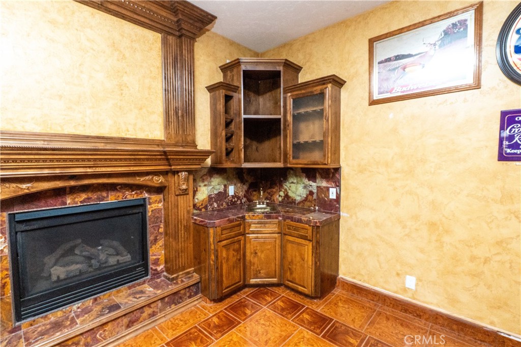 8360 Lakeshore Dr, Chowchilla, CA 93610