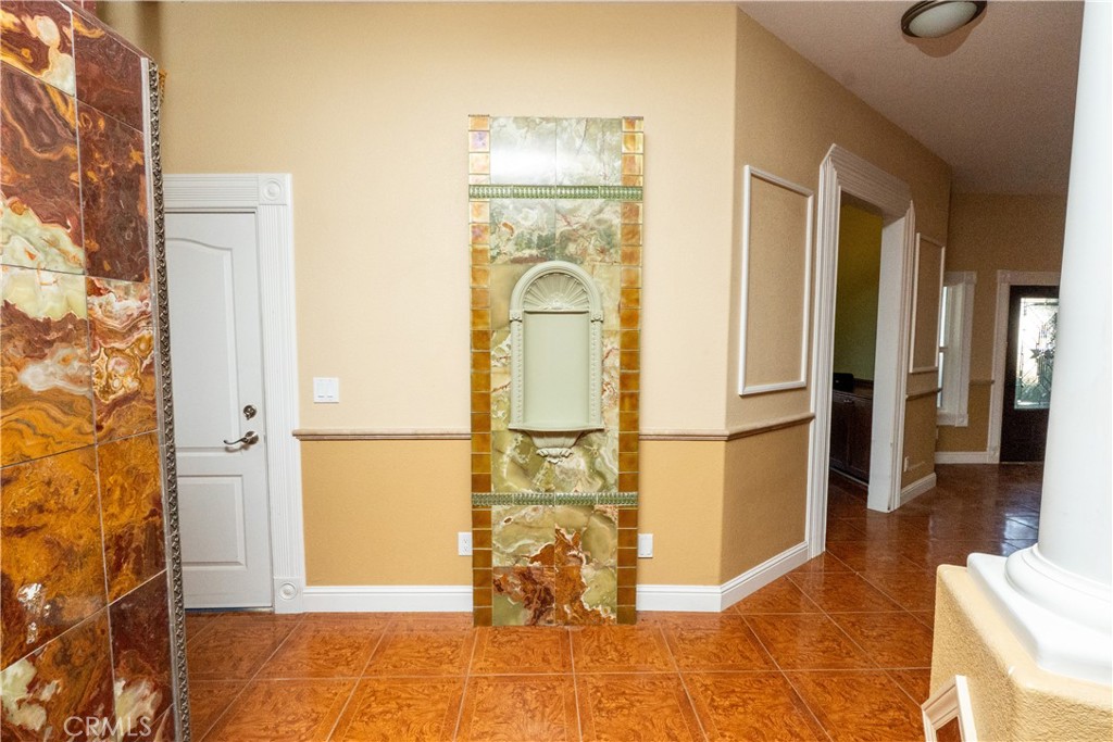 8360 Lakeshore Dr, Chowchilla, CA 93610