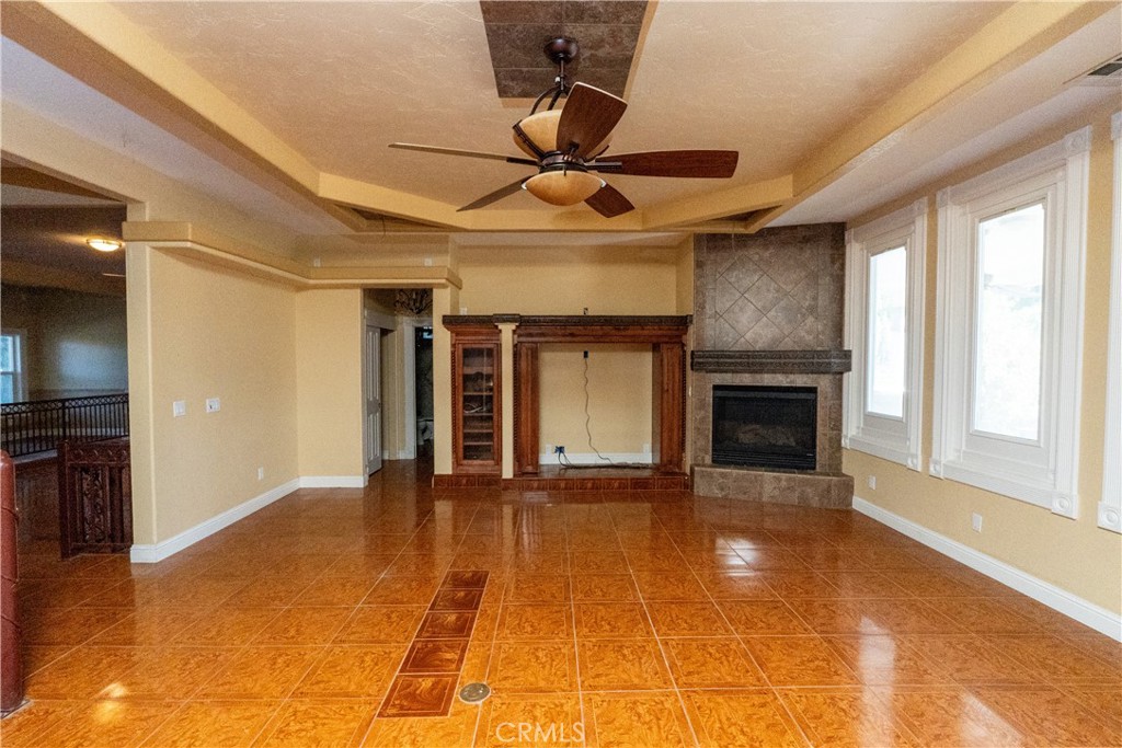 8360 Lakeshore Dr, Chowchilla, CA 93610