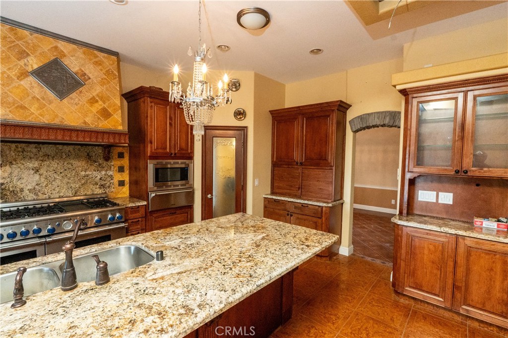 8360 Lakeshore Dr, Chowchilla, CA 93610