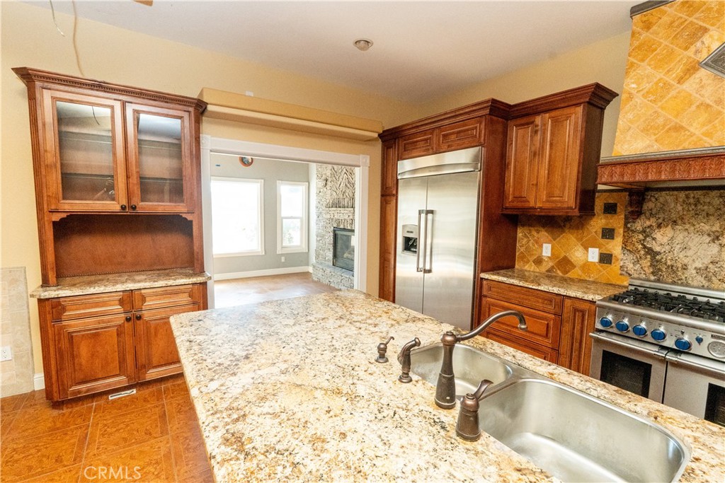 8360 Lakeshore Dr, Chowchilla, CA 93610