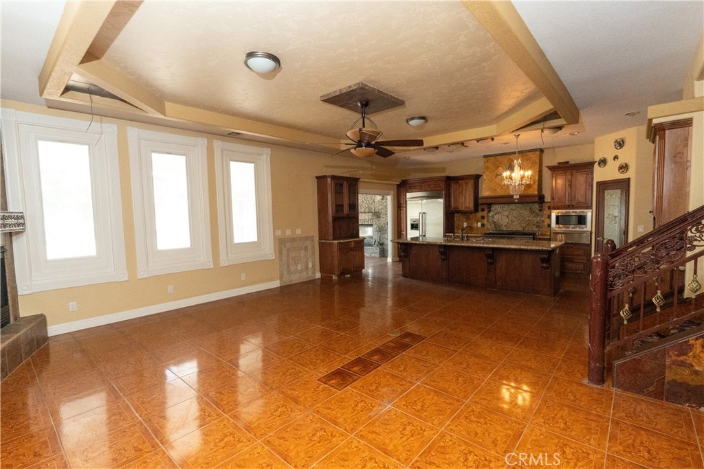 8360 Lakeshore Dr, Chowchilla, CA 93610