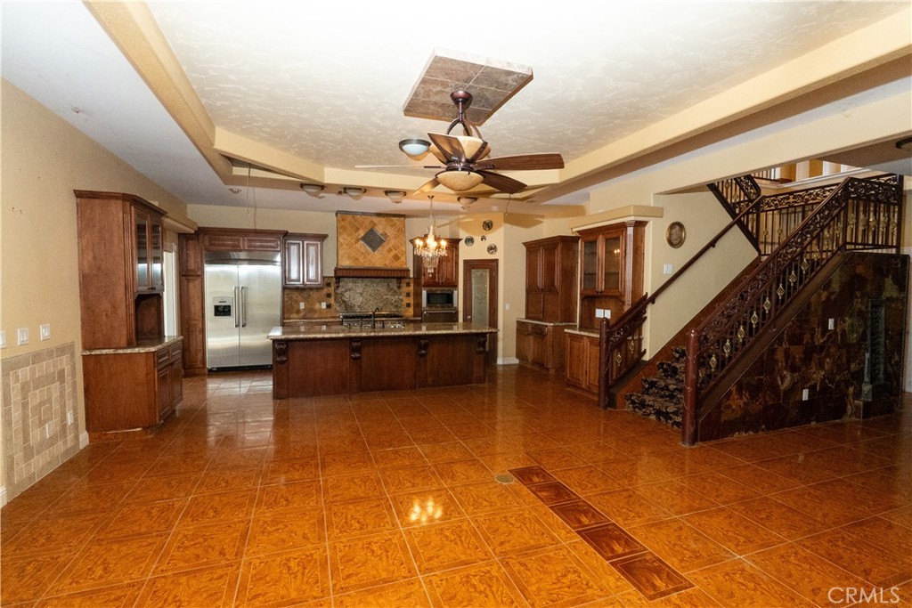 8360 Lakeshore Dr, Chowchilla, CA 93610