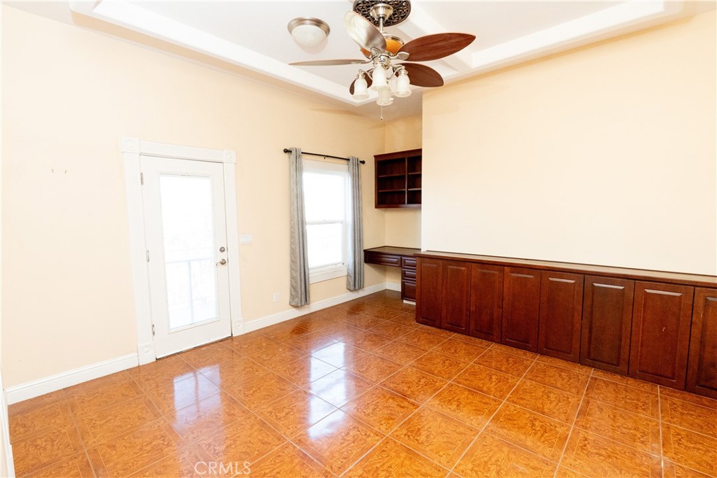 8360 Lakeshore Dr, Chowchilla, CA 93610