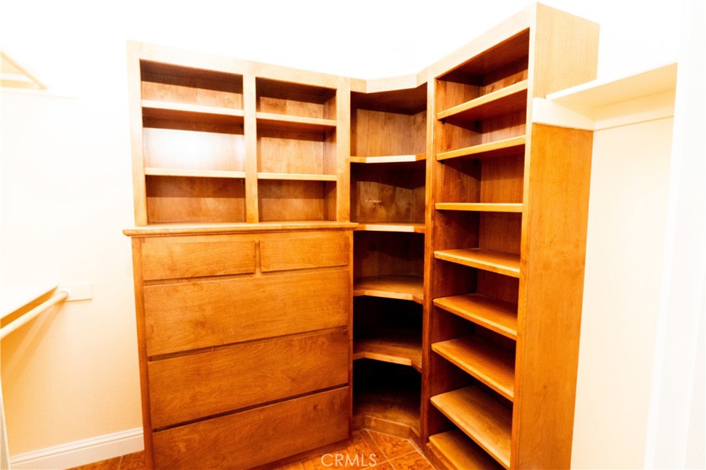 8360 Lakeshore Dr, Chowchilla, CA 93610