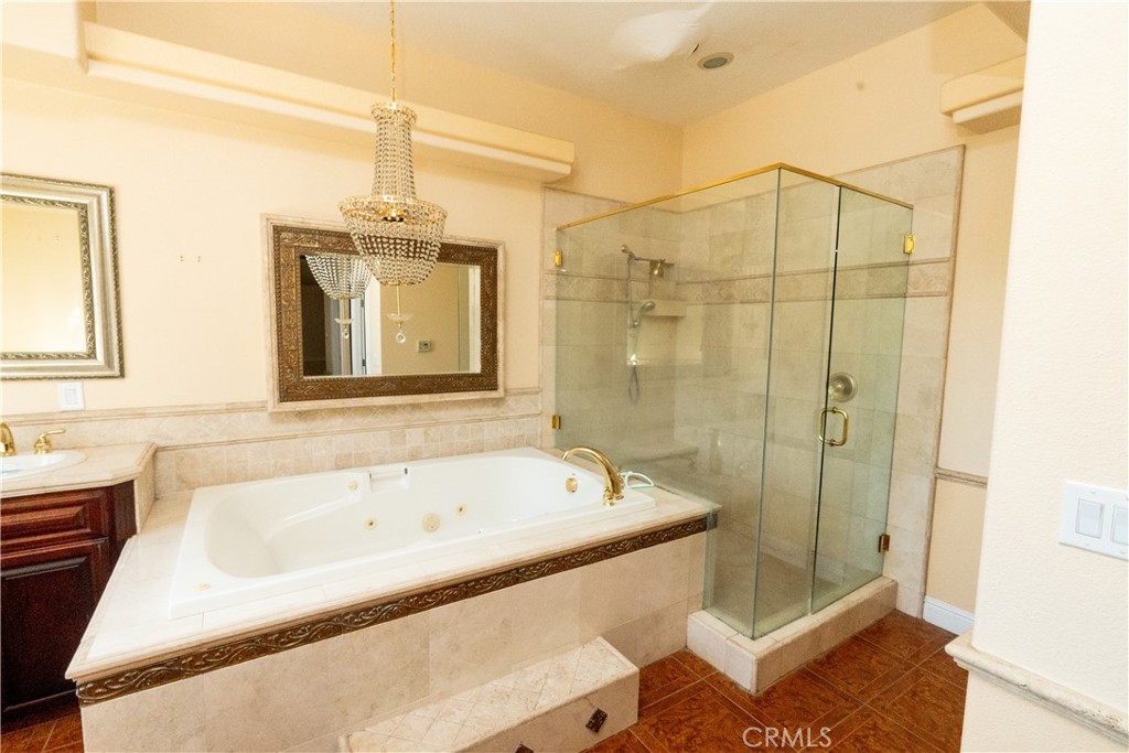 8360 Lakeshore Dr, Chowchilla, CA 93610